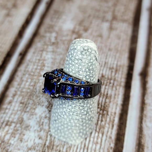 Women's Ring Size 6 - Picture 3 of 4